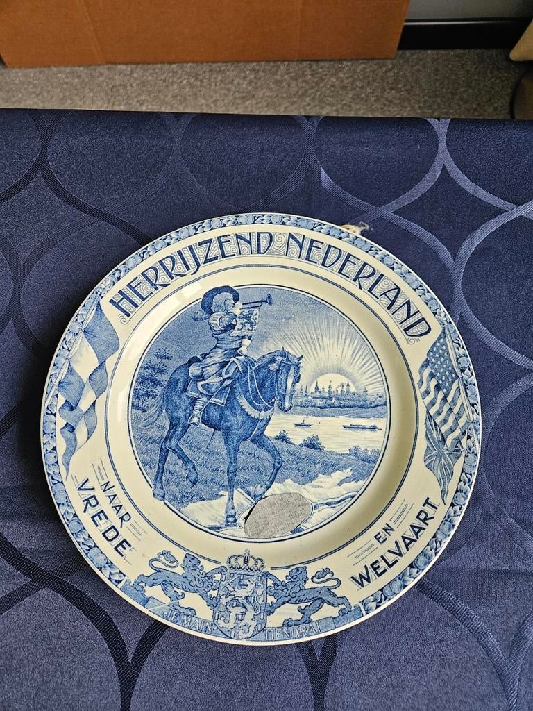 Antiek bord 'Herrijzend Nederland' Societé Céramique, Antiek en Kunst, Ophalen of Verzenden
