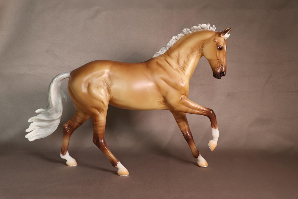 Breyer Miss Independent breyerfest 2024, Verzamelen, Ophalen of Verzenden, Zo goed als nieuw, Paard, Beeldje of Figuurtje