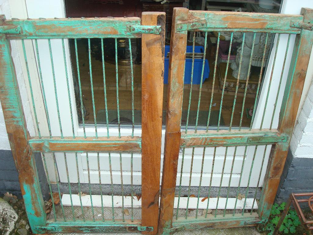 antieke luiken hekken hout met metaal, Ophalen