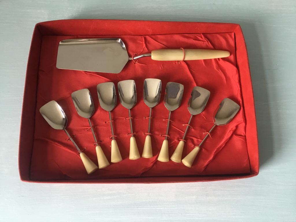 Vintage ijs serveerset met 8 lepels en schep, Ophalen of Verzenden, Gebruikt, Porselein, Kop en/of schotel