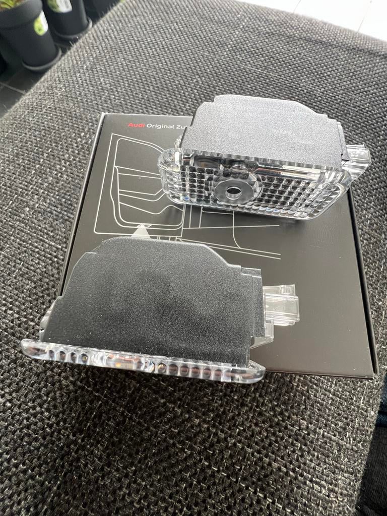 Audi e-tron LED instapverlichting met logo projectie, Ophalen of Verzenden, Nieuw, Audi