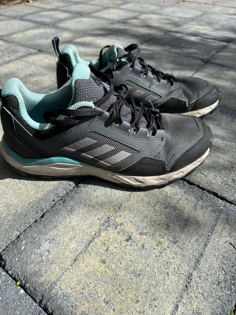 Adidas veldschoenen / kunstgras maat 39 1/3, Sport en Fitness, Hockey, Ophalen of Verzenden, Gebruikt, Schoenen