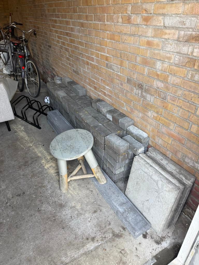 Gratis af te halen: Gebruikte stenen en tegels, Tuin en Terras, Ophalen, Gebruikt, Klinkers, 10 m² of meer