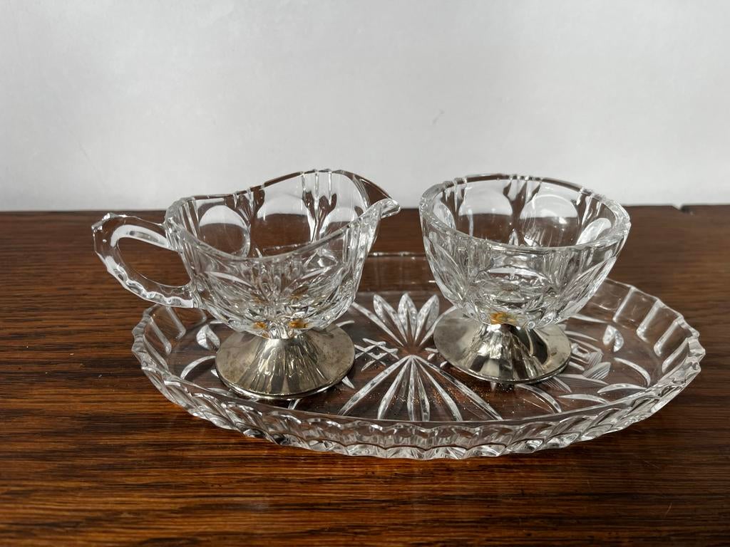 Kristallen melkkannetje, suikerpotje met verzilvert voetje, Antiek en Kunst, Antiek | Glas en Kristal, Ophalen