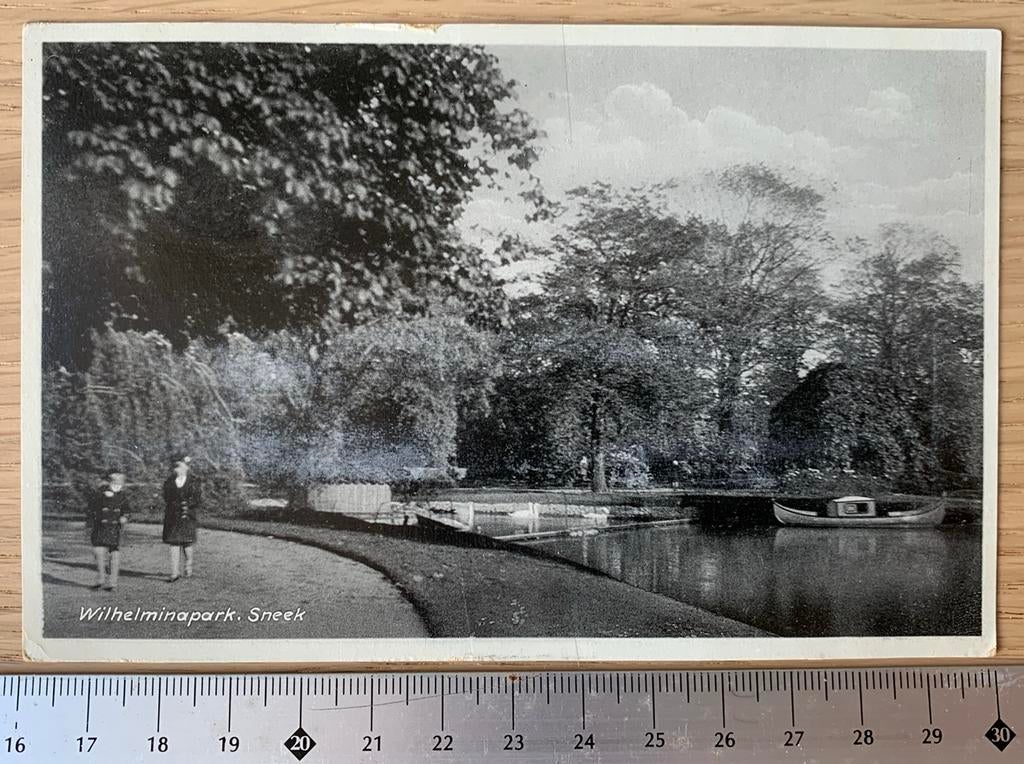 Ansichtkaart Sneek Wilhelminapark (gelopen 1935), Verzamelen, Ansichtkaarten | Nederland, Ophalen of Verzenden, 1920 tot 1940