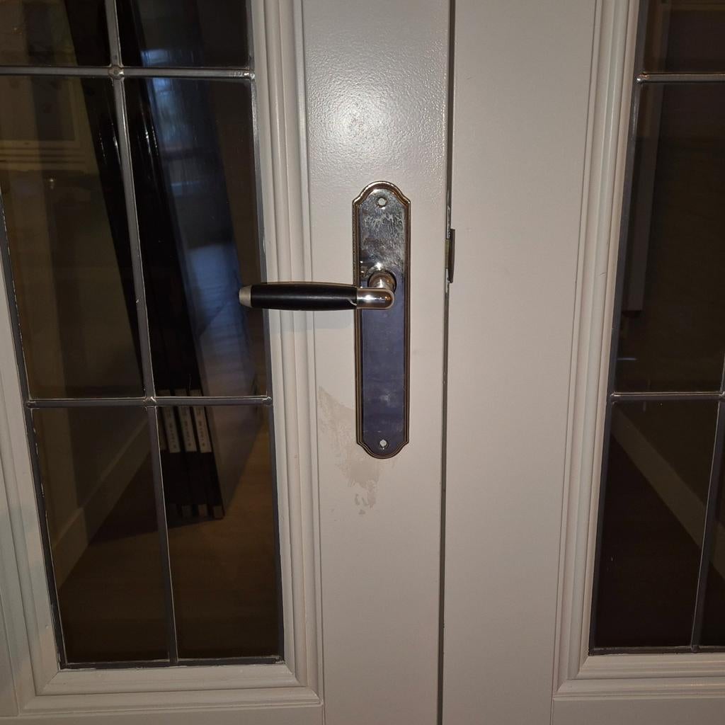 Diverse landelijke deurklinken met zilverkleurige schilden, Ophalen of Verzenden, Gebruikt, Chroom, Klink of Kruk