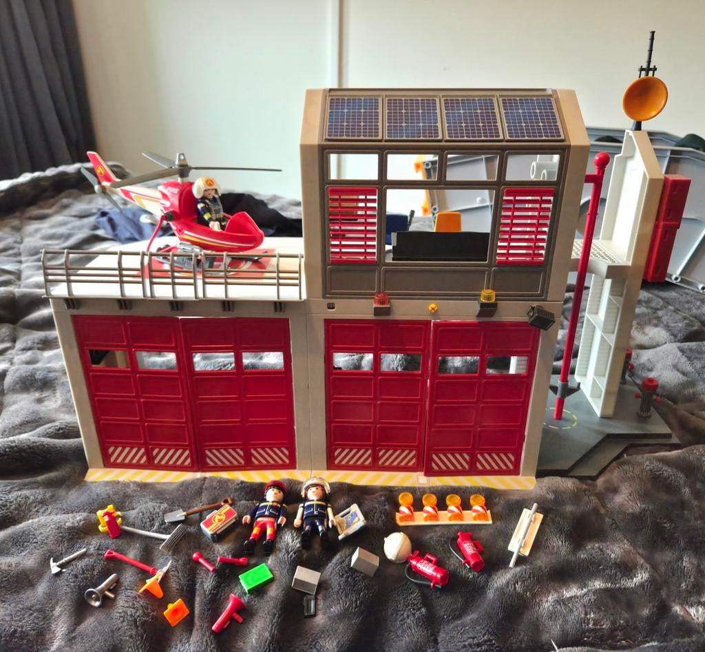 Playmobil city action brandweerkazerne met helikopter, Ophalen of Verzenden, Zo goed als nieuw
