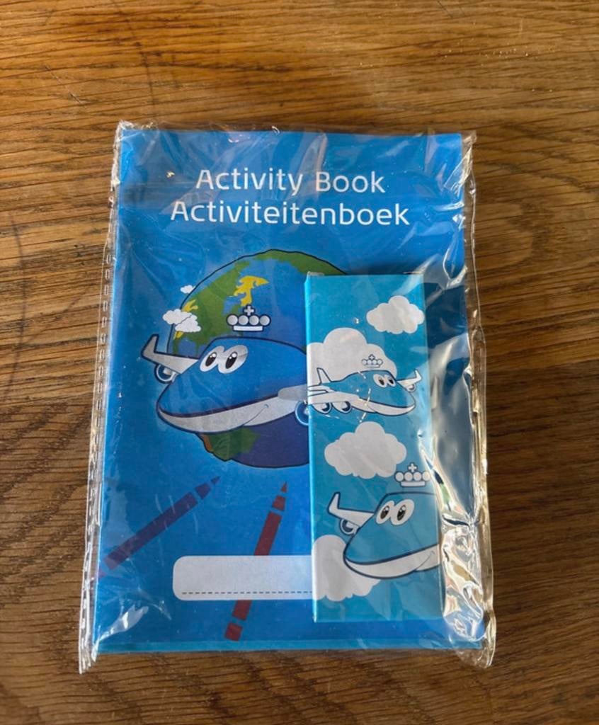 Klm paspoort hoes kind met activiteiten kleurtjes, Ophalen, Zo goed als nieuw, 41 t/m 60