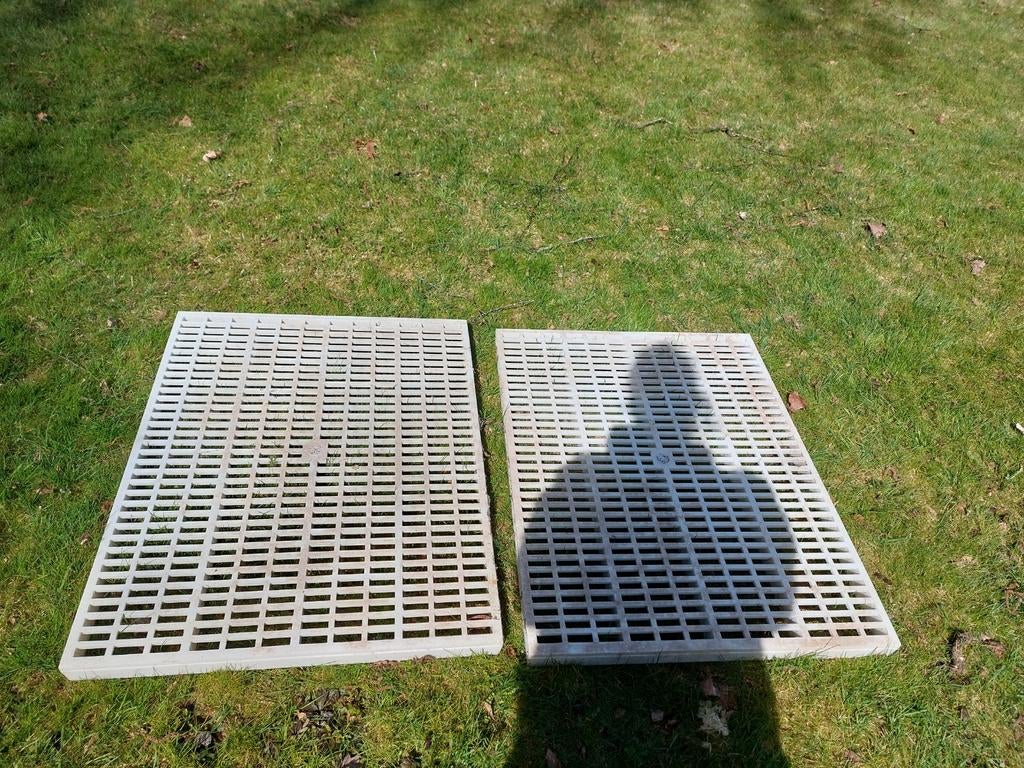 2 kunststof roosters, Ophalen of Verzenden