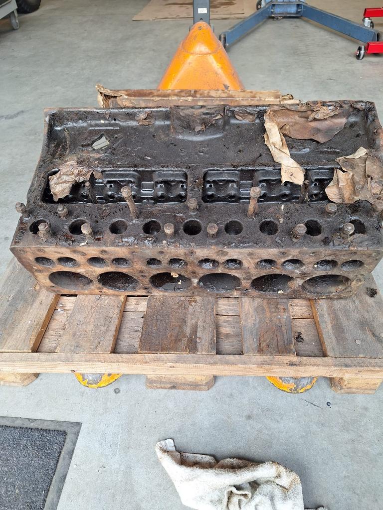 NOS motor blok + kop dodge wc, Ophalen, Nieuw, Oldtimer onderdelen