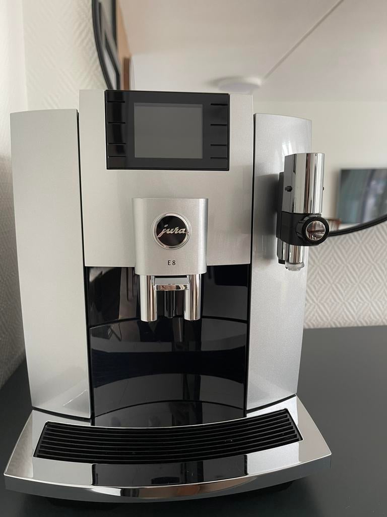 Jura E8 Koffiemachine Weinig gebruikt Met doos, Witgoed en Apparatuur, Koffiezetapparaten, Afneembaar waterreservoir, 10 kopjes of meer