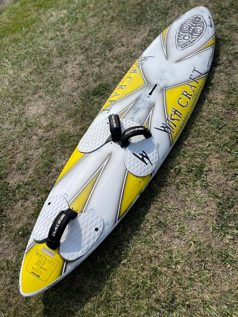 Witchcraft wave v3.1 71 liter in zeer goede staat, Watersport en Boten, Windsurfen, Ophalen, Gebruikt, Minder dan 250 cm, Met vin(nen)