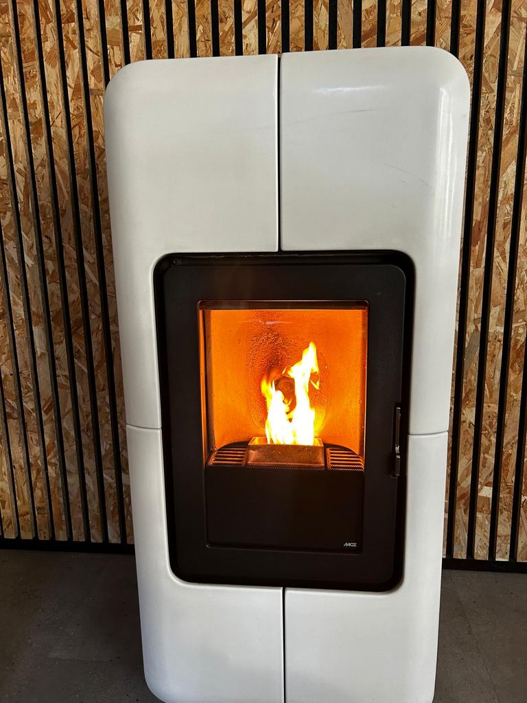 MCZ Toba 8kW pelletkachel ** deze week ophalen **, Ophalen, Zo goed als nieuw, Overige brandstoffen, Pelletkachel