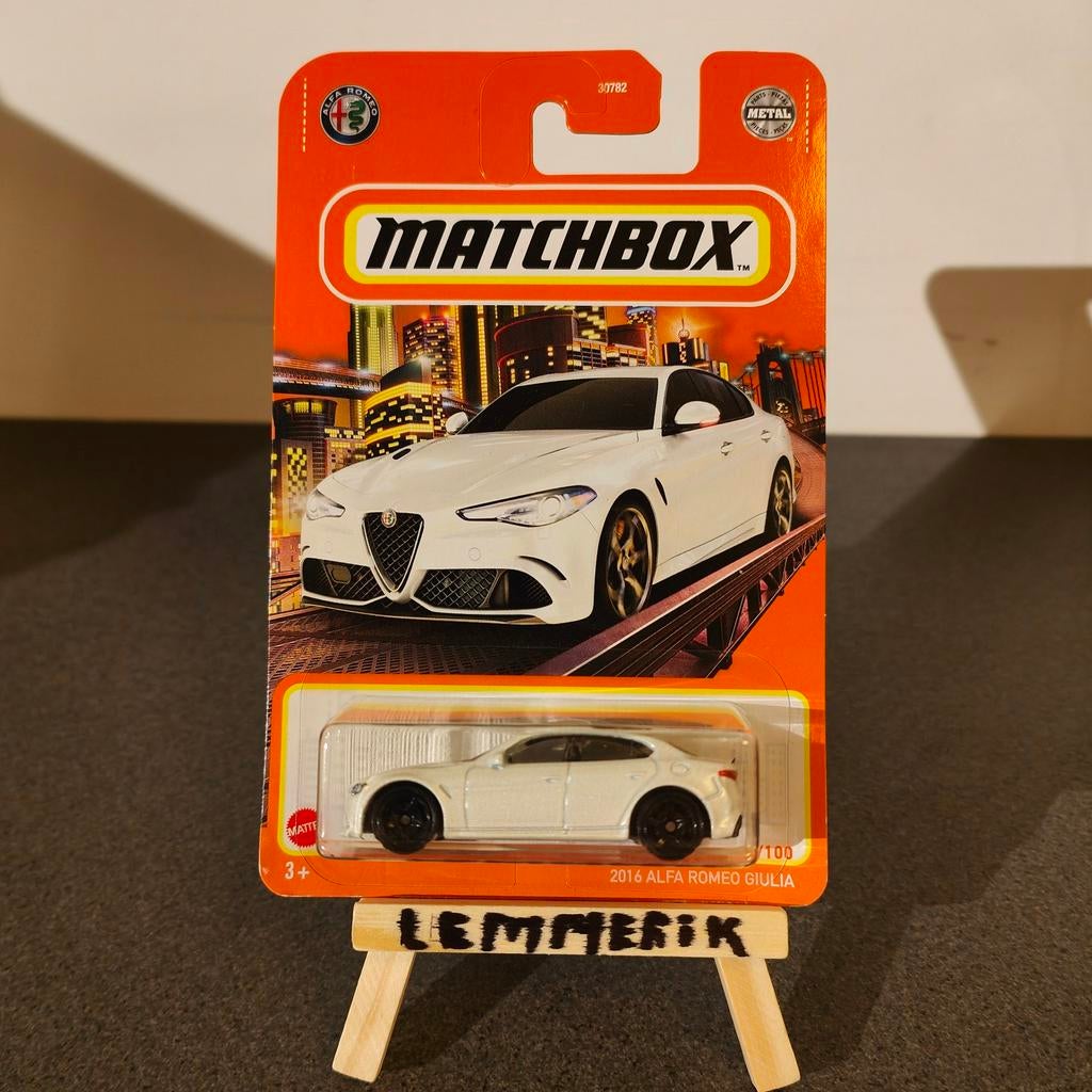 Matchbox 2016 Alfa Romeo Giulia Long Card Nieuw, Hobby en Vrije tijd, Modelbouw | Auto's en Voertuigen, Ophalen of Verzenden, Nieuw