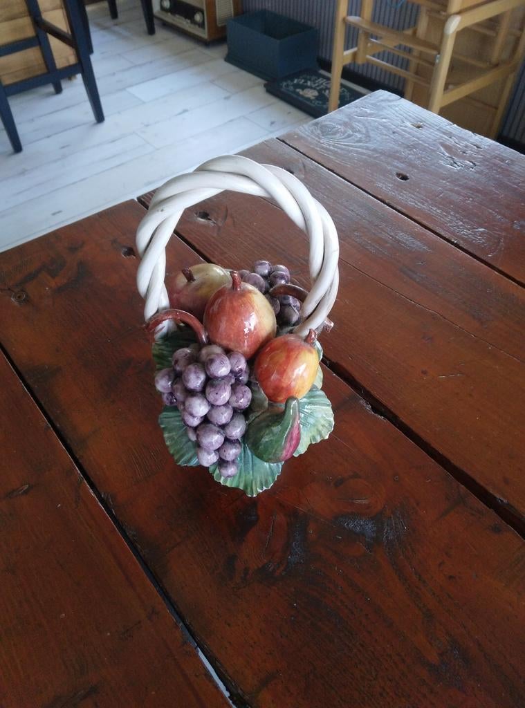 Capidomonte fruitmand, Verzamelen, Beelden en Beeldjes, Ophalen of Verzenden, Zo goed als nieuw, Dier