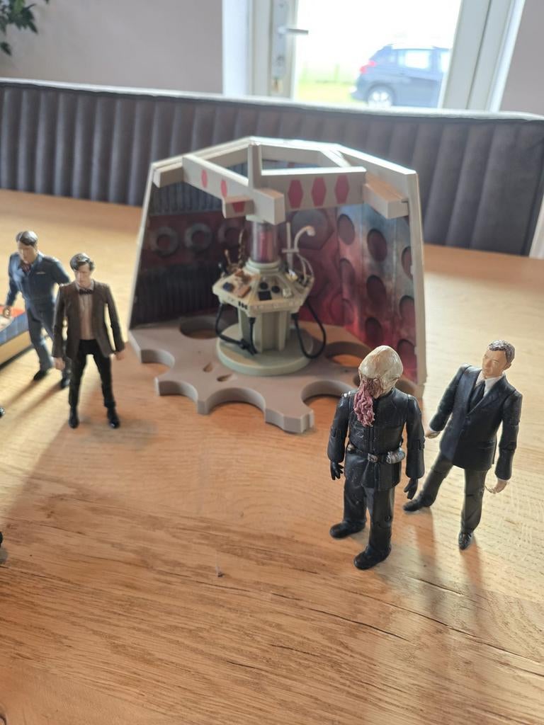 Doctor who poppetjes en Tardis en 5 boeken, Ophalen