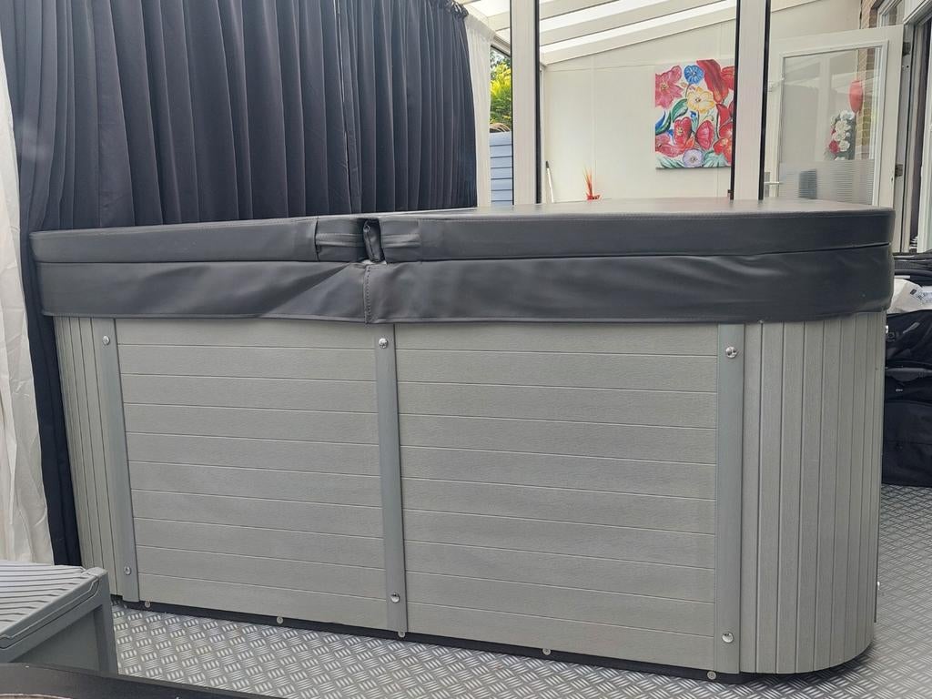 Spa/jacuzzi infinity 31jets perfecte staat, Tuin en Terras, Bubbelbaden en Hottubs, Zo goed als nieuw, Ophalen of Verzenden