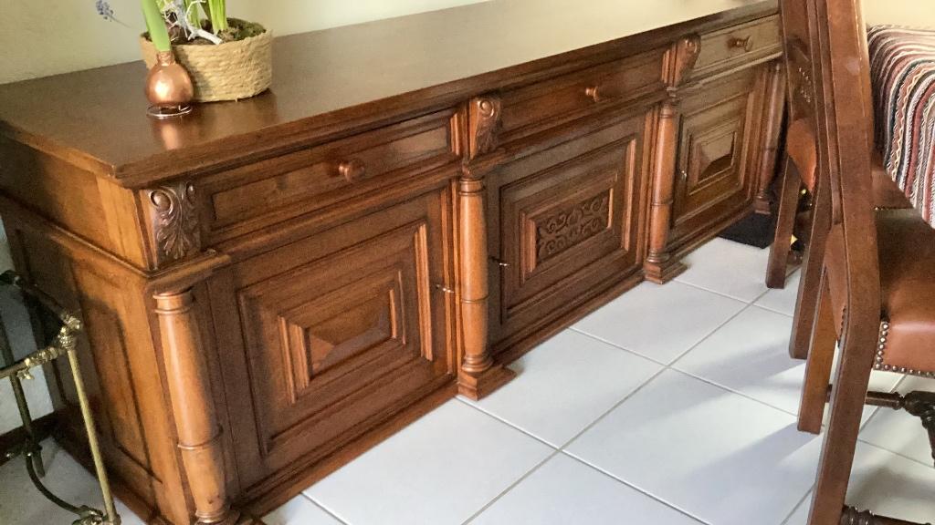 Oude vintage kast, Ophalen