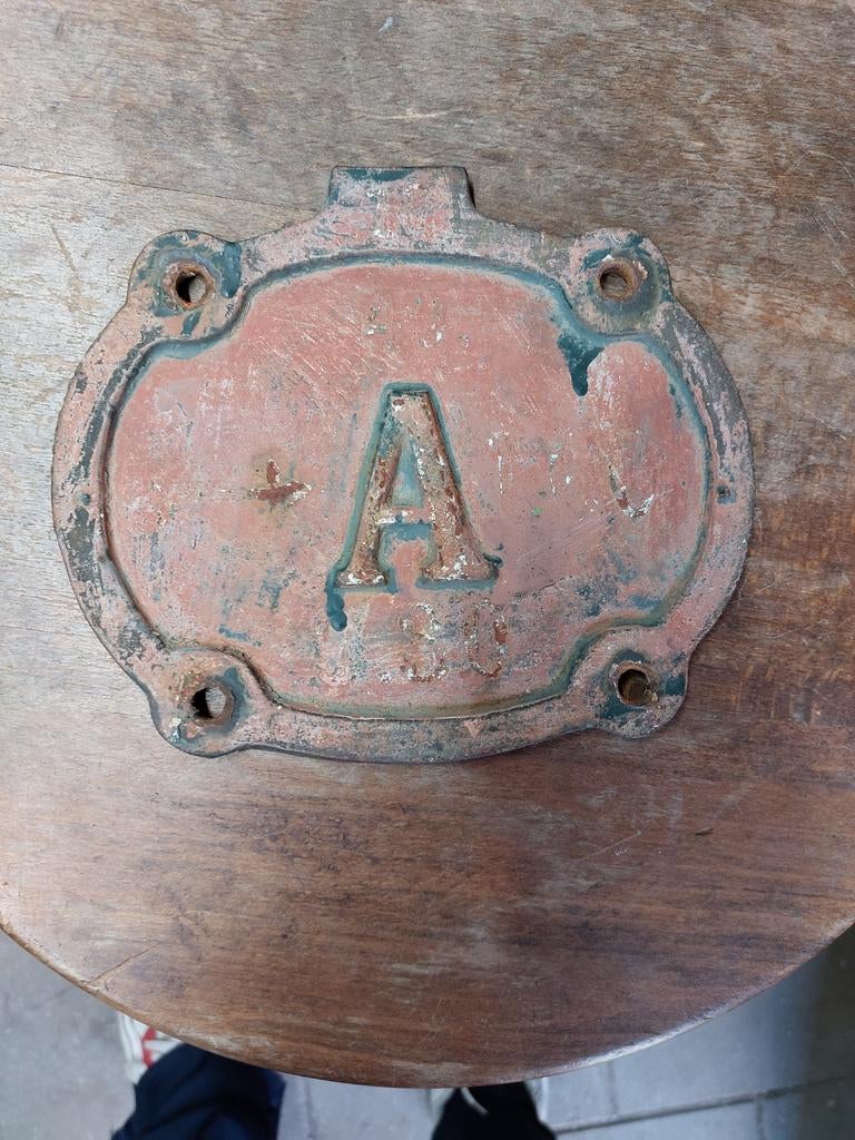 Antieke gietijzeren plaat met letter 'A', Ophalen of Verzenden