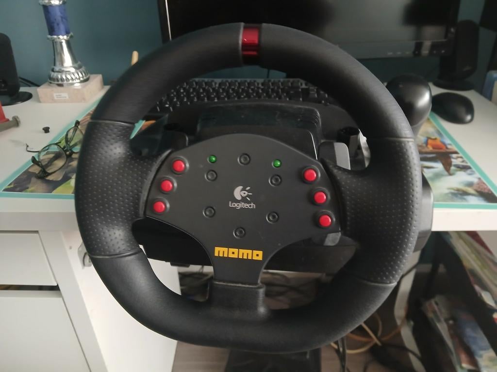 Logitech Momo Racing Stuur met Force Feedback en Pedalen, Ophalen of Verzenden