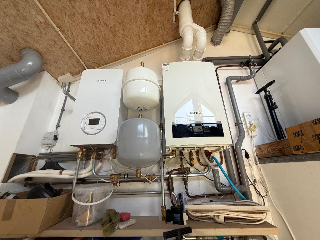 warmtepomp Nefit Bosch, Doe-het-zelf en Verbouw, 30 tot 80 cm, Overige typen, Ophalen of Verzenden, Zo goed als nieuw