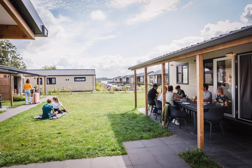 Groepsaccommodatie Giethoorn (12 pers) met eigen sloep!, 12 personen, Groepsaccommodatie, Wasmachine, Aan zee