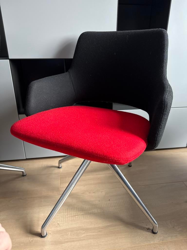 Artifort Jima stoelen (4x) - Zwart/Rood, Ophalen, Gebruikt, Overige kleuren, Stof