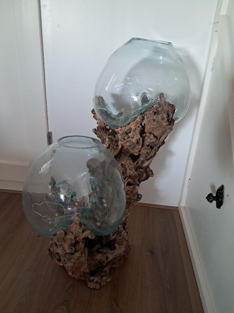 Glazen bollen/vazen/verlichting op boomstronk, Ophalen, Zo goed als nieuw
