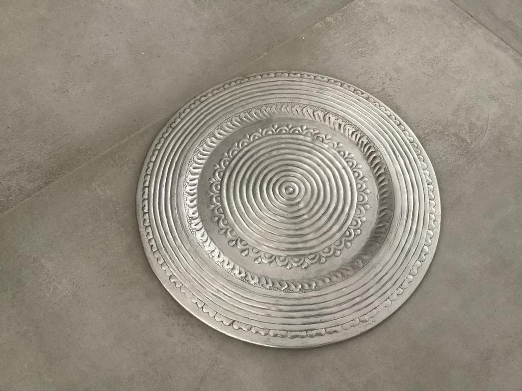 Metalen zilverkleurige schaal, Huis en Inrichting, Woonaccessoires | Schalen en Manden, Overige materialen, Schaal, Rond, Ophalen of Verzenden
