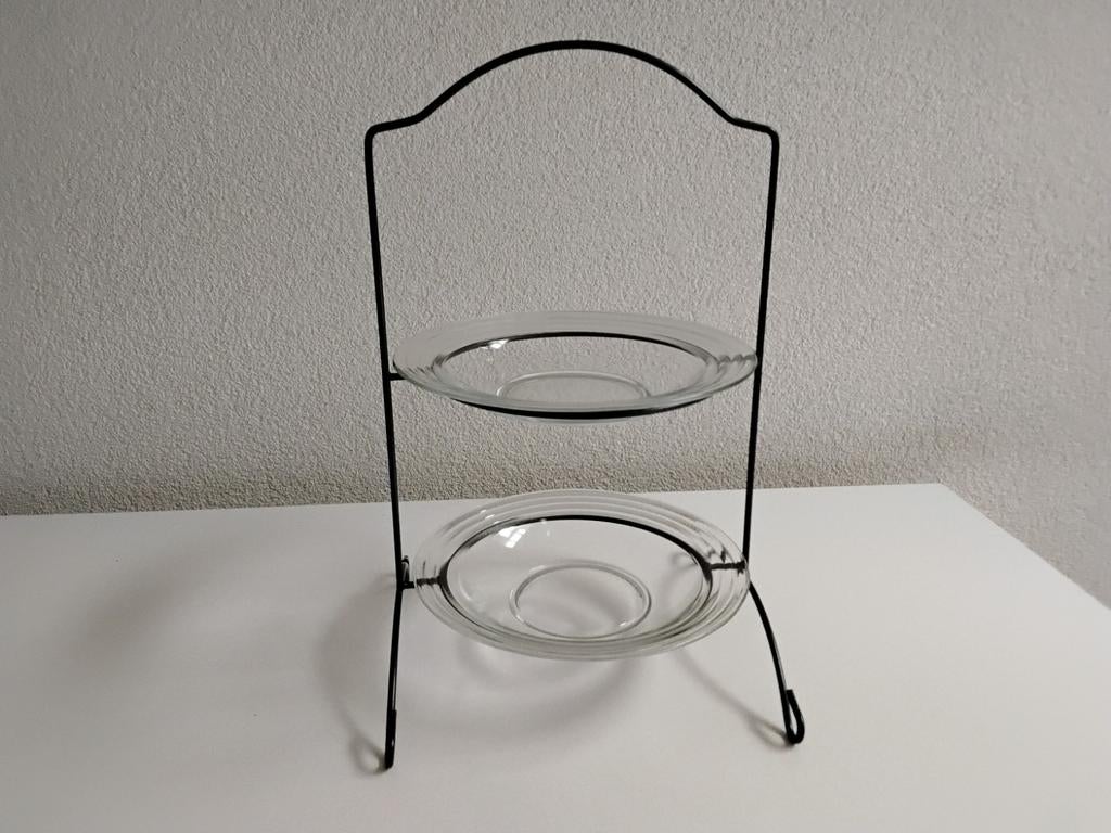 Etagère met glazen bordjes, Ophalen