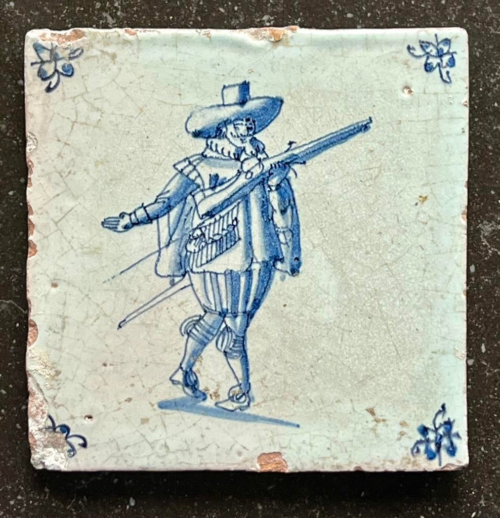 Tegel met Spaanse soldaat, 1600-1650, Delfts Blauw, Verzenden