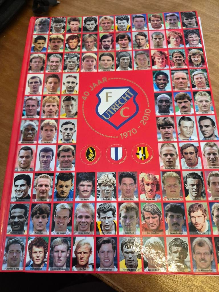 Boek 40 jaar FC Utrecht 1970-2010, Ophalen of Verzenden, Zo goed als nieuw, Balsport