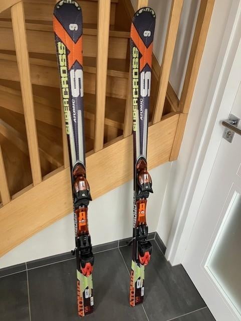Dames ski's, Sport en Fitness, Skiën en Langlaufen, Ophalen, 140 tot 160 cm, Gebruikt, Atomic