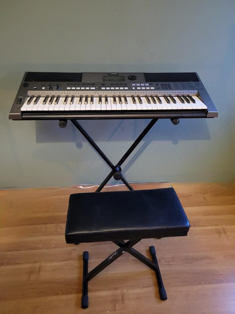 Yamaha PSR-E443 Keyboard, Hoes, Krukje, Statief (als nieuw), Ophalen, 61 toetsen, Yamaha, Zo goed als nieuw