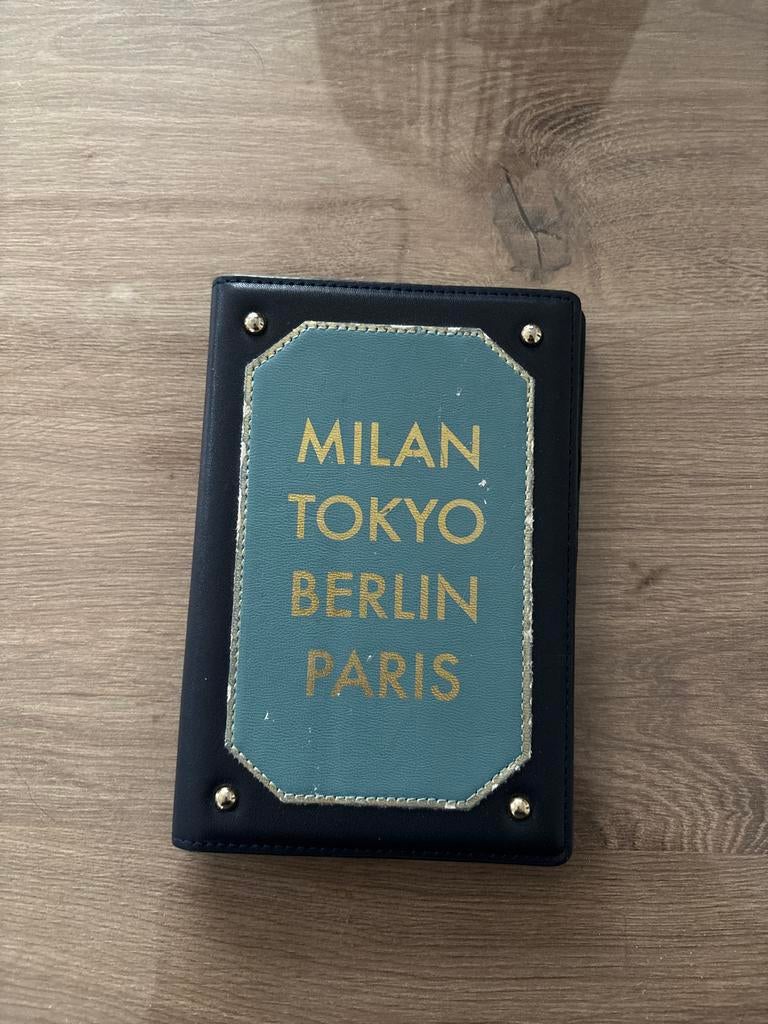 Iphoria Paspoorthoesje - Stijlvol en praktisch!, Ophalen of Verzenden, Zo goed als nieuw