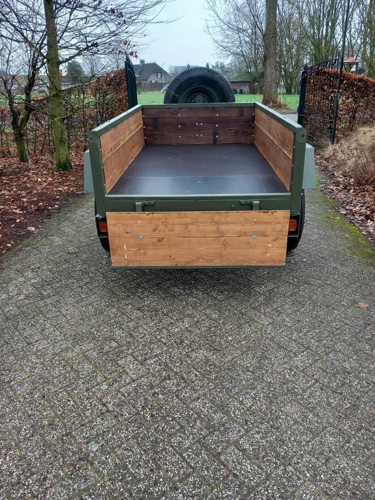 Leger aanhanger, Ophalen, Zo goed als nieuw