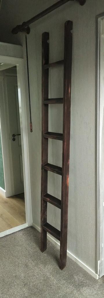 Bibliotheektrap, siertrap, woondecoratie, Ophalen, Zo goed als nieuw