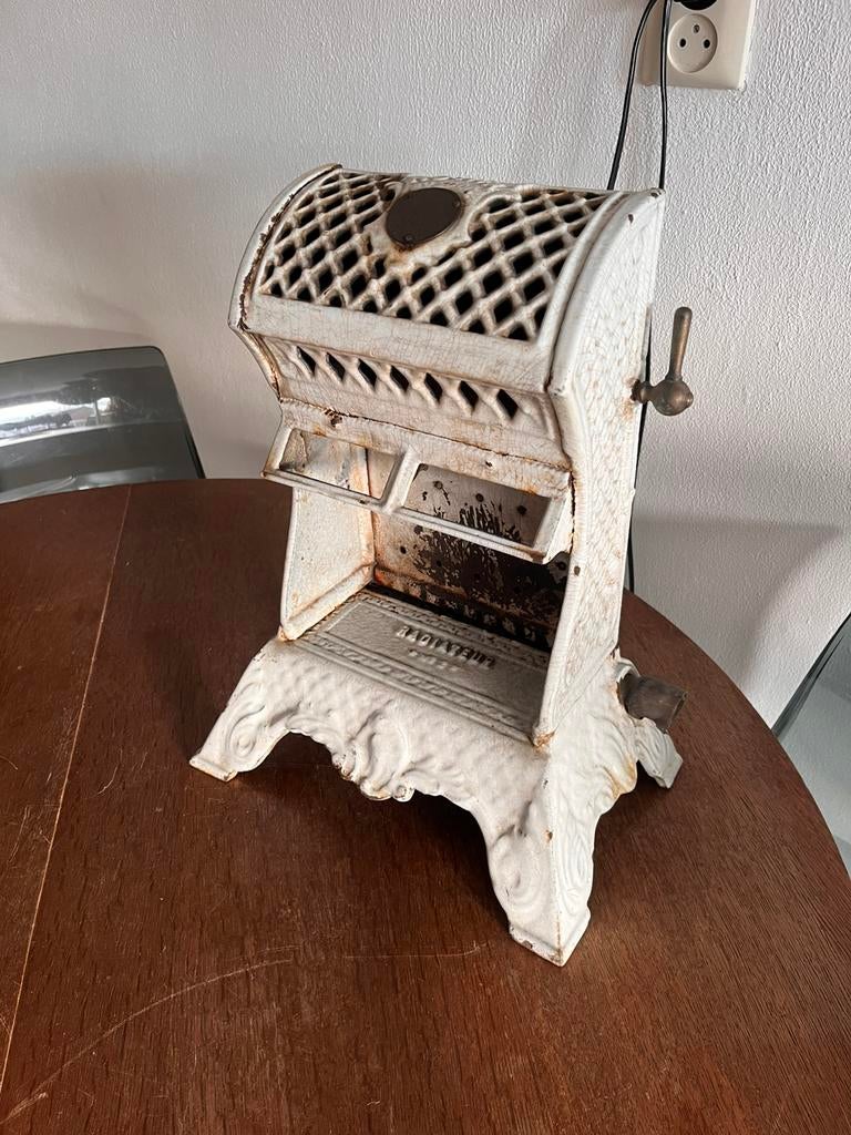 Antiek gietijzer gaskachel, Ophalen