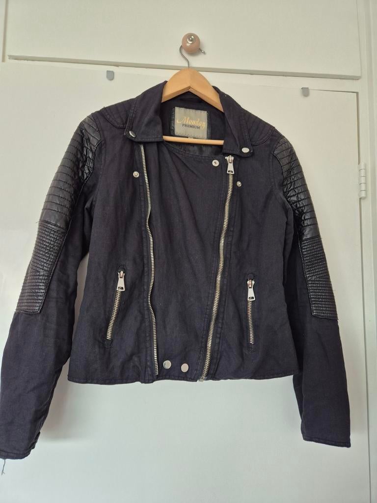 Korte zwarte jas maat M, Ophalen of Verzenden, Zo goed als nieuw, Maat 38/40 (M), Zwart