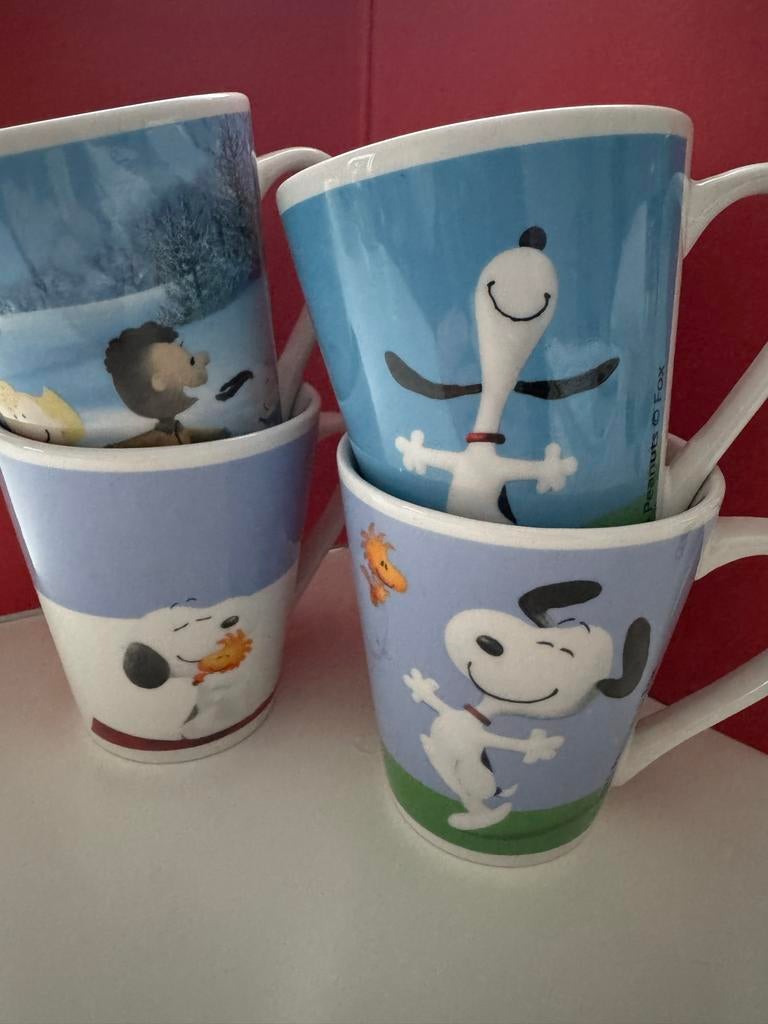 4 Mokken in goede staat Snoopy Peanuts, Huis en Inrichting, Ophalen of Verzenden, Gebruikt