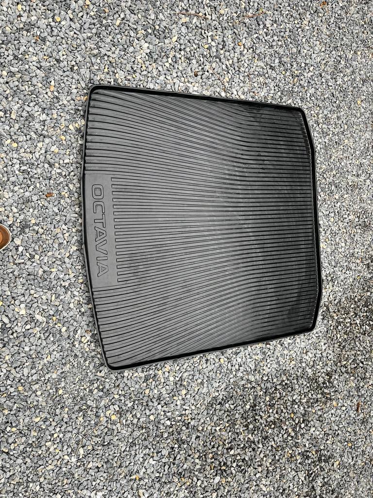 Skoda Octavia hatchback kofferbakmat (2020-heden), Ophalen, Gebruikt