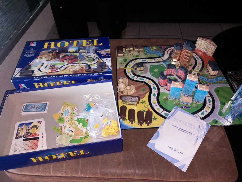 Hotel, Ophalen of Verzenden, Zo goed als nieuw