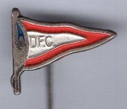 D.F.C. DFC zilverkleurig voetbal club speldje ( Z_011a ), Verzamelen, Ophalen of Verzenden, Zo goed als nieuw, Sport, Speldje of Pin