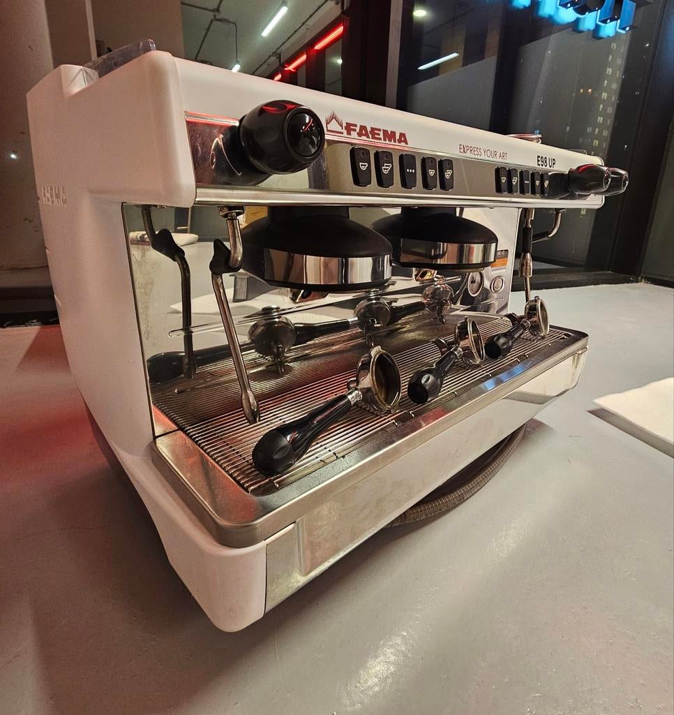 Faema e98 UP Koffiemachine inclusief koffiemolen, Ophalen, Nieuw