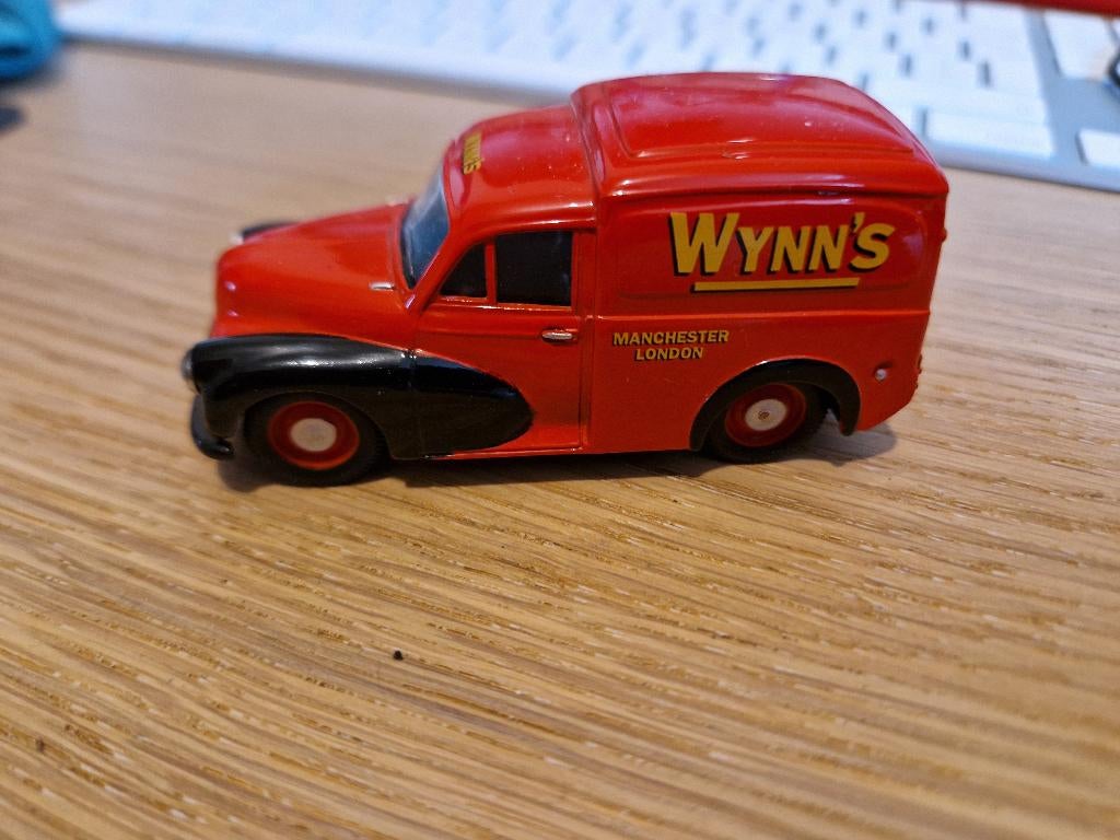 Corgi Morris Minor Van. Wynn's, Ophalen of Verzenden, Zo goed als nieuw, Auto, Corgi