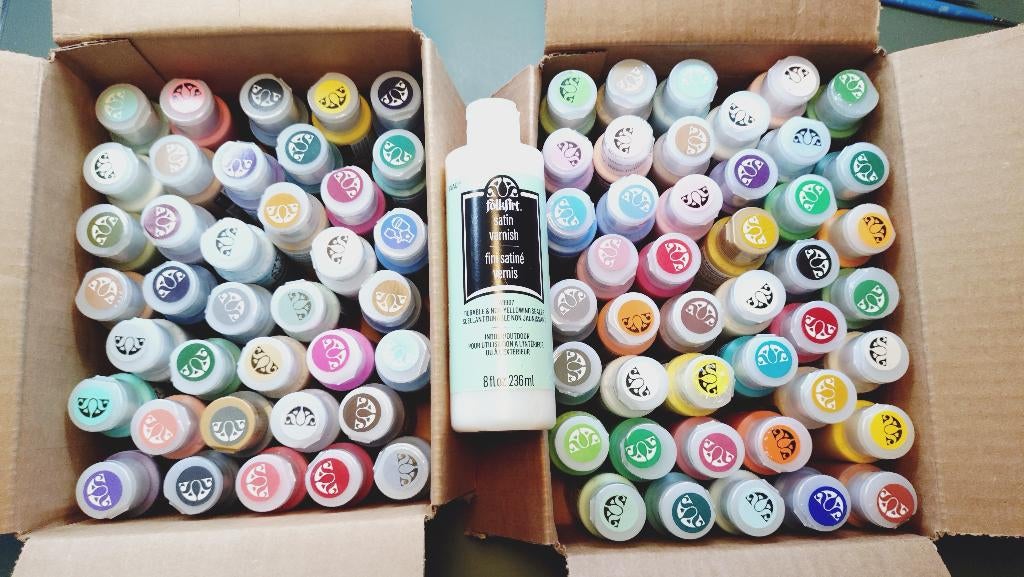 80 stuks FolkArt all purpose matte acrylverf en fles vernis, Ophalen of Verzenden, Nieuw, Acrylverf
