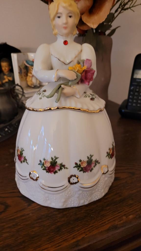 Royal albert old country roses een snoep of koektrommel, Ophalen of Verzenden, Gebruikt, Porselein, Bord of Schaal