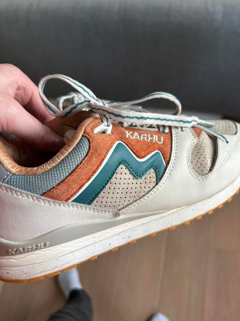 Karhu Synchron Classic Lily White/ Whitecap Gray maat 41.5, Overige kleuren, Karhu, Ophalen of Verzenden, Sneakers of Gympen