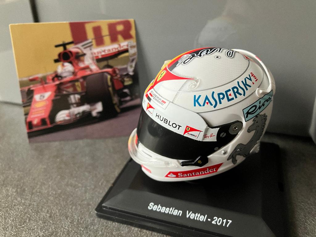 ✅ Sebastian Vettel 1:5 helm 2017 Ferrari SF70H Formule 1, Verzamelen, Automerken, Motoren en Formule 1, Nieuw, Formule 1, Ophalen of Verzenden