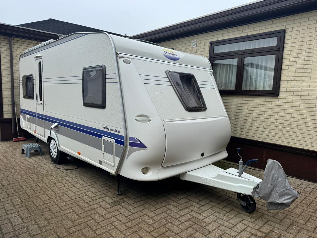 Hobby excellent 495 VOORTENT MOVER LUIFEL, Rondzit, Hobby, Frans bed, Particulier